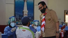 Wakil Wali Kota Yogyakarta Heroe Poerwadi tinjau gelaran vaksinasi. (Foto: Pelopor/Pemkot Yogyakarta)
