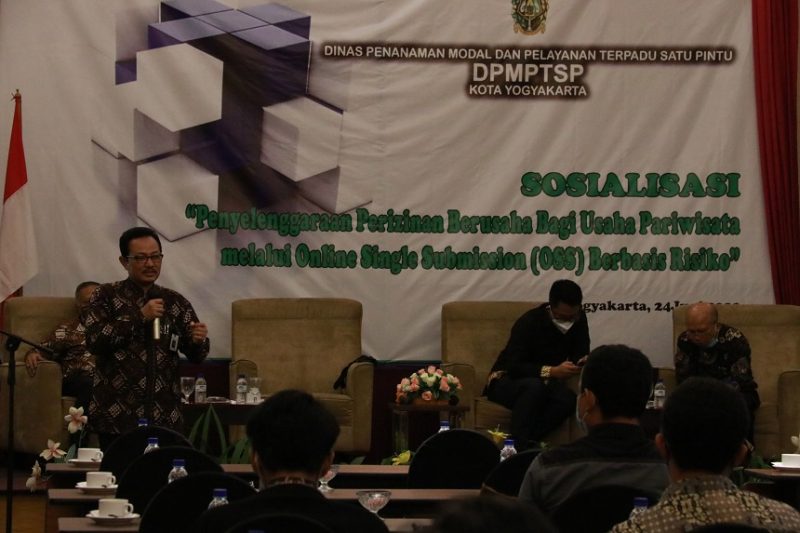 Wakil Walikota Yogyakarta Heroe Poerwadi dalam sosialisasi Online Single Submission (OSS) Berbasis Risiko bagi pelaku usaha pariwisata. (Foto: Pelopor/Pemkot Yogyakarta)