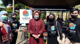 Mensos Risma bersama Perintis Kedai Kitacinta Coffee. (Foto:Pelopor/kemensos)