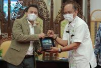 Wakil Ketua BKSAP DPR RI Mardani Ali Sera (kiri), Asda I Pemprov Banten Septo Kalnadi (kanan). (Foto: Pelopor/Pemprov Banten)