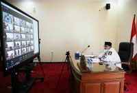 Gubernur Banten Wahidin Halim menghadiri pertemuan secara virtual. (Foto: Pelopor/Pemprov Banten)
