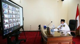 Gubernur Banten Wahidin Halim menghadiri pertemuan secara virtual. (Foto: Pelopor/Pemprov Banten)