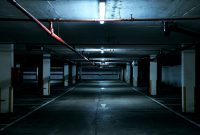 Ilustrasi gedung parkir mobil. (Foto: Pelopor/Pixabay)