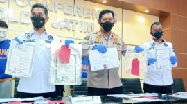 Subdit Siber Ditrskrimsus Polda Jatim bongkar kasus sindikat pemalsuan ijazah. (Foto:Pelopor/Polri)