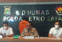 Kabid Humas Polda Metro Jaya, Kombes Pol Yusri Yunus melakukan konfrensi Pers terkait kasus Test  Swab PCR Palsu. (Foto: Pelopor.id/Titik)