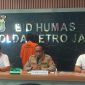 Kabid Humas Polda Metro Jaya, Kombes Pol Yusri Yunus melakukan konfrensi Pers terkait kasus Test  Swab PCR Palsu. (Foto: Pelopor.id/Titik)