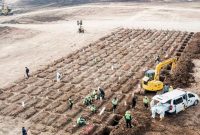 Ilustrasi suasana pemakaman jenazah dengan protokol Covid-19. (Foto:Pelopor/Antara)