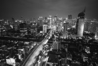 Jakarta dimalam hari. (Foto: Pelopor/Unsplash)