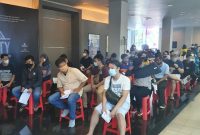 Antusias Warga Saat Antri Vaksinasi Tahap II Kampung Kerukunan di House Of Blessing. (foto/ TK Pelopor)