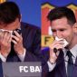 Tak Siap Tinggalkan Barcelona, Messi Menangis. (Foto: Pelopor.id/Reuters)
