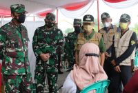 Jelang HUT ke-74 Korem 043 Garuda Hitam Gelar Vaksinasi dan Bagikan Sembako. (Foto:Pelopor.id/TNI)