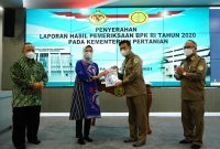 Menteri Pertanian Syahrul Yasin Limpo, secara resmi menerima Laporan Hasil Pemeriksaan (LHP) BPK RI tahun 2020 untuk Kementan dengan predikat Wajar Tanpa Pengecualian (WTP). (Foto: Pelopor.id/Kementan)