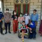 Polsek Reo dan Yayasan Ani Sumbang Kursi Roda untuk Disabilitas. (Foto: Pelopor.id/.Piter Bota)