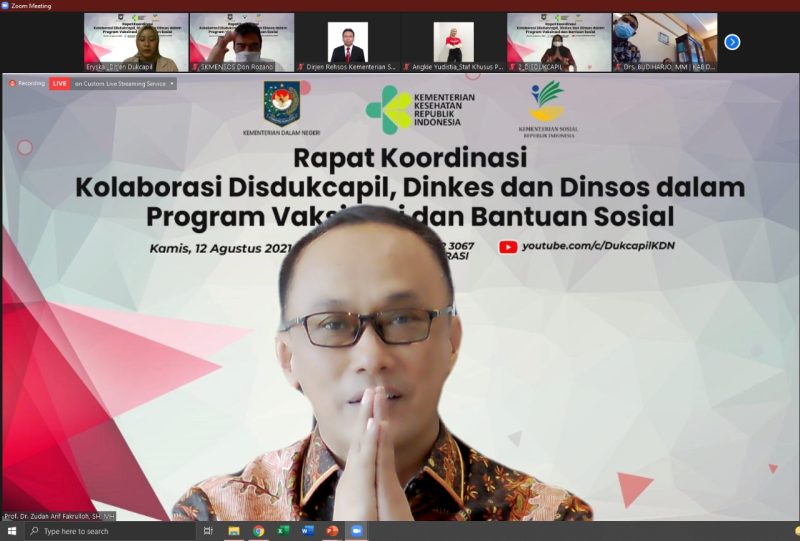 Tangkapan layar Dirjen Dukcapil Kemendagri Zudan Arif Fakrulloh, di Rapat Koordinasi Kolaborasi antara Disdukcapil, Dinas Kesehatan, dan Dinas Sosial seluruh Indonesia yang diselenggarakan secara virtual, Kamis (12/08/2021). (Foto: Pelopor/Kemendagri)