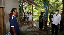 Kemenko Pembangunan Manusia dan Kebudayaan salurkan Bantuan Langsung Tunai Dana Desa di Desa Pengujan, Kecamatan Teluk Bintan, Kabupaten Bintan. (Foto: Pelopor/KemenkoPMK)