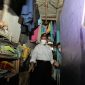 Menko Pembangunan Manusia dan Kebudayaan Muhadjir Effendy blusukan ke daerah Kelurahan Pulo Gadung, Jakarta Timur, Rabu (18/08/2021). (Foto: Pelopor/Kemenko PMK)