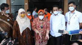 Menteri Sosial Tri Rismaharini (tengah) dalam pertemuan dengan perwakilan Bank Nasional Indonesia, pendamping sosial dan pihak terkait di Sragen. (Foto: Pelopor/Kemensos)