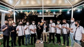 Menparekraf Sandiaga Uno bersama PHRI Garut di Rancabago Hotel and Resort Kabupaten Garut, Jawa Barat. (Foto: Pelopor.id/Kemenpar)