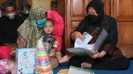 Menteri Sosial Tri Rismaharini (kanan). (Foto: Pelopor/Kemensos)