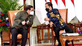 Presiden Joko Widodo didampingi Seskab Pramono Anung pada Pembukaan Sarasehan 100 Ekonom Indonesia di Istana Negara, Jakarta, Kamis (26/08/2021). (Foto: Pelopor/BPMI Setpres/Rusman)