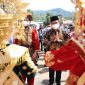 Gus Halim menyaksikan acara penobatan Pasia Laweh Sebagai Nagari Konstitusi. (Foto:Pelopor.id/Kemendes PDTT)