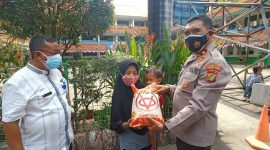 Kasubbag humas Polres Metro Jakarta Barat Kompol Kasranto sebagai selaku Padal Vaksinasi Merdeka kel Jembatan Besi. (foto: Pelopor.ID/ Ist)