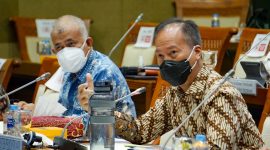 Menteri Perindustrian Agus Gumiwang Kartasasmita (kanan) memberikan pemaparan pada Rapat Kerja Komisi VII DPR RI terkait Penetapan RKA KL TA 2022 di Jakarta, Rabu (08/09/2021). (Foto: Pelopor/Kemenperin)