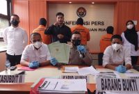 Polisi Tangkap 3 Tersangka Kasus Money Laundry yang Rugikan Bank Rp 7,9 Miliar. (Foto: Pelopor.id/Polri)