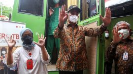 Menteri Koordinator Bidang Pembangunan Manusia dan Kebudayaan (Menko PMK) Muhadjir Effendy (tengah). (Foto:Pelopor.id/KemenkoPMK)