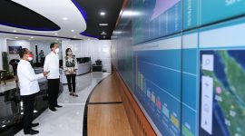 Presiden Jokowi didampingi Menteri Keuangan Sri Mulyani dan Menteri Investasi Bahlil Lahadalia pada Peresmian Peluncuran Sistem OSS Berbasis Risiko, di Jakarta, Senin (09/08/2021). (Foto: Pelopor/BPMI Setpres/Lukas)