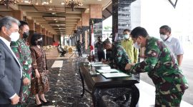 TNI AD Terima Hibah Ambulance dan Alat kesehatan. (Foto: Pelopor.id/TNI)