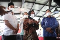 Menteri Sosial Tri Rismaharini (tengah) (Foto:Pelopor.id/Kemensos)