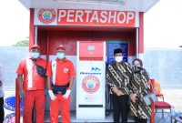 Menteri Desa, Pembangunan Daerah Tertinggal dan Transmigrasi Abdul Halim Iskandar meninjau Pertashop di Sidoarjo, Jawa Timur. (Foto: Pelopor/Kemendes PDTT)