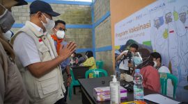 Menteri Koperasi dan UKM Teten Masduki dukung vaksinasi bagi UMKM dan masyarakat kaki gunung. (Foto: Pelopor/Kemenkop UKM)