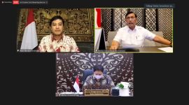 Menteri Koordinator Kemaritiman dan Investasi Luhut Binsar Pandjaitan bersama Menteri Koordinator Perekonomian Airlangga Hartarto dan Wakil Menteri Kesehatan Dante Saksono melakukan jumpa pers virtual bersama pada Senin, (06/09/2021). (Foto: Pelopor/Kemenko Marves)
