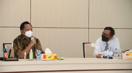 Jelang PON XX, Menteri Dalam Negeri Tito Karnavian bersama Menko Politik, Hukum dan Keamanan Mahfud MD meninjau kesiapan venue di Jayapura. (Foto: Pelopor/Kemendagri)