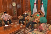 Menteri Desa, Pembangunan Daerah Tertinggal dan Transmigrasi Abdul Halim Iskandar temui Bupati Jepara bahas pengentasan kemiskinan di desa. (Foto: Pelopor/Kemendes PDTT)