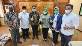 Menteri Desa, Pembangunan Daerah Tertinggal dan Transmigrasi Abdul Halim Iskandar, didampingi Dirjen PPKTrans Aisyah Gamawati, menerima audensi Bupati Mamuju Sutinah Suhardi di kantor Kemendes PDTT, Jakarta, Selasa (28/0 9/2021). (Foto: Pelopor/KemendesPDTT/Mugi)