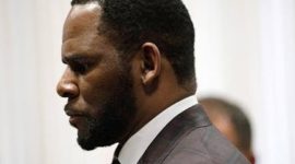 R. Kelly, penyanyi lagu 