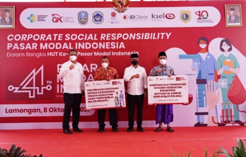 OJK Gelar Vaksinasi dan Kegiatan Sosial di Lamongan. (Foto: Pelopor/Kominfo Jatim)