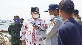 Bupati Lombok Timur (Lotim), Muhammad Sukiman Azmy saat mengunjungi Ekas. (Foto:Pelopor.id) 