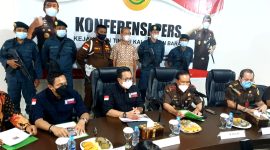 Tim Tangkap Buronan Kejaksaan Agung dan Kejaksaan Tinggi Kalbar menangkap MS, Direktur PT Kaliau Mas Perkasa (KMP) yang buron selama 4 tahun.(Foto:Pelopor.id/KLHK)