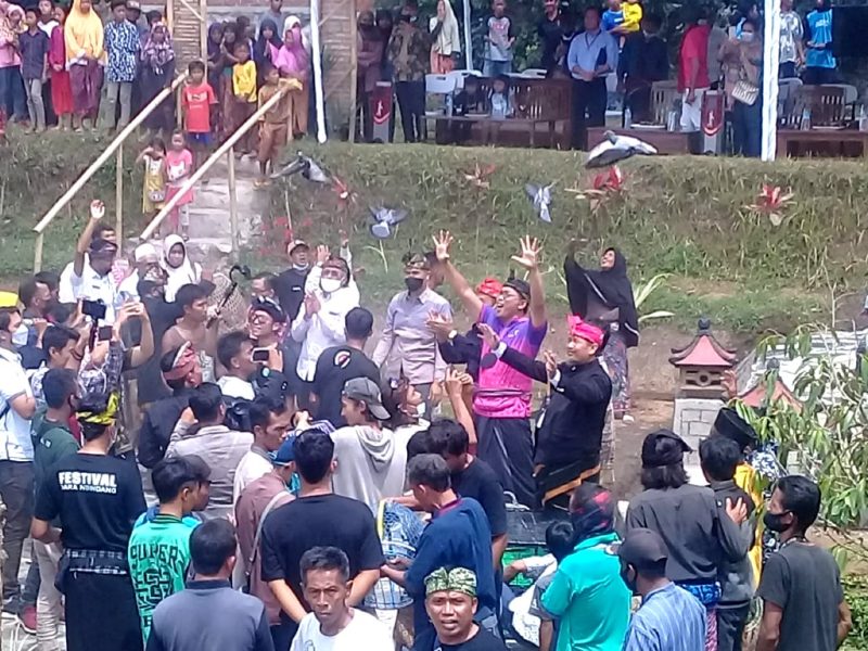Festival Dara Ngindang ke-2 di Desa Lendang Belo, Kecamatan Montong Gading, Kabupaten Lombok Timur, Kamis, 21 Oktober 2021. (Foto;Pelopor.id/TR)