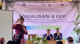Pengamat Pariwisata Nasional, Taufan Rahmadi saat menjadi narasumber dalam acara Forum Group Discussion (FGD) Masterplan Desa Wisata Tetebatu pada Selasa, 26 Oktober 2021. (Foto:Pelopor.id/ist)