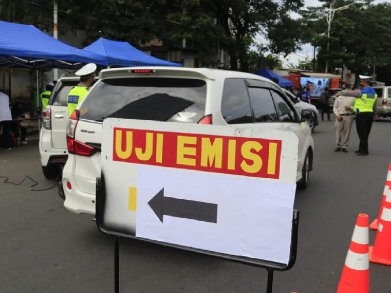 Ilustrasi uji emisi. (Foto:Pelopor.id/Dinas Lingkungan Hidup DKI)