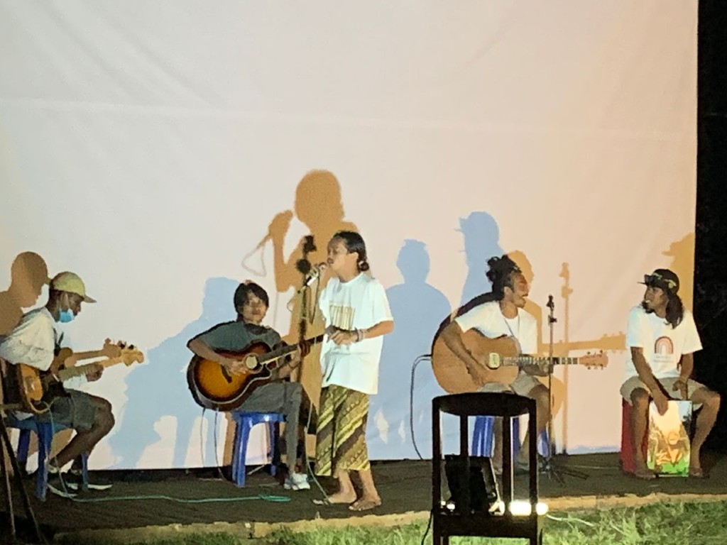 Persiapan atraksi budaya Desa Tetebatu
