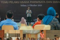 Kepala Dinas Pariwisata Nusa Tenggara Barat (NTB) Yusron Hadi menemui para pelaku usaha pariwisata dan ekonomi kreatif di Lombok, NTB, Selasa (05/10/2021). (Foto: Pelopor/Dinas Pariwisata NTB)