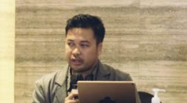 CEO PT Jouska Financial Indonesia Aakar Abyasa Fidzuno dalam konferensi pers di Jakarta, Selasa (01/09/2020). (Foto: Pelopor/ANTARA/AstridFaidlatulHabibah) 