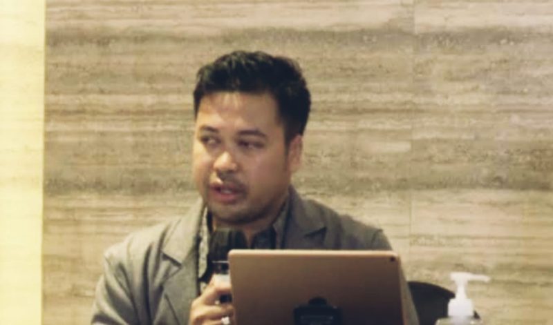 CEO PT Jouska Financial Indonesia Aakar Abyasa Fidzuno dalam konferensi pers di Jakarta, Selasa (01/09/2020). (Foto: Pelopor/ANTARA/AstridFaidlatulHabibah) 