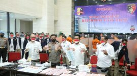 Bareskrim Polri bongkar sindikat uang palsu di lima kota, 20 tersangka berhasil diamankan. (Foto: Pelopor/Tribratanews)